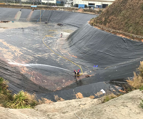 沁园街道废水池清理